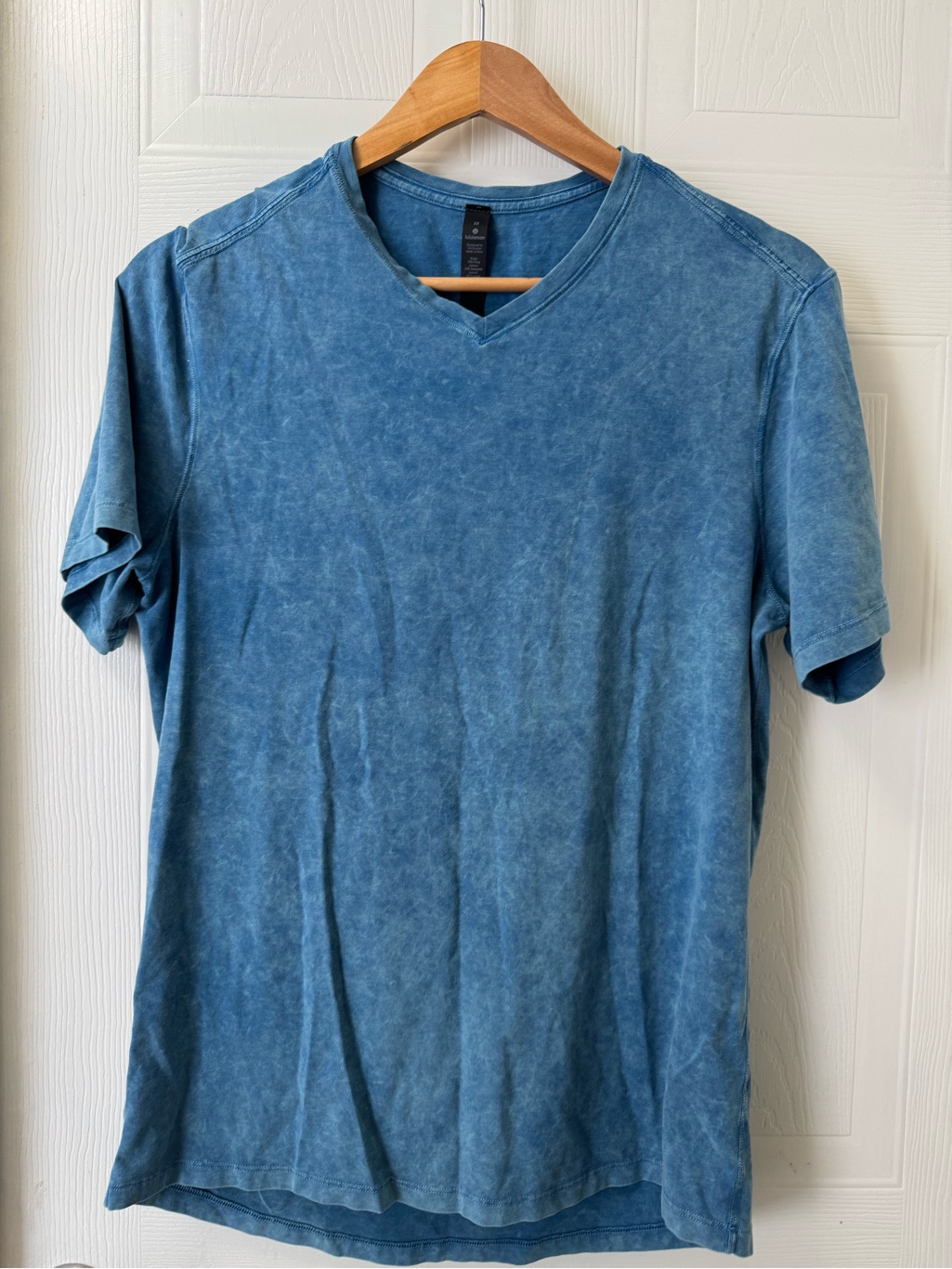 Lululemon Athletica Men's Washed Blue Vneck Short Sleeve Shirt